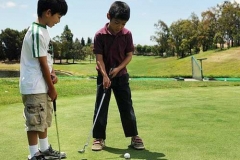 kids-playing-golf14